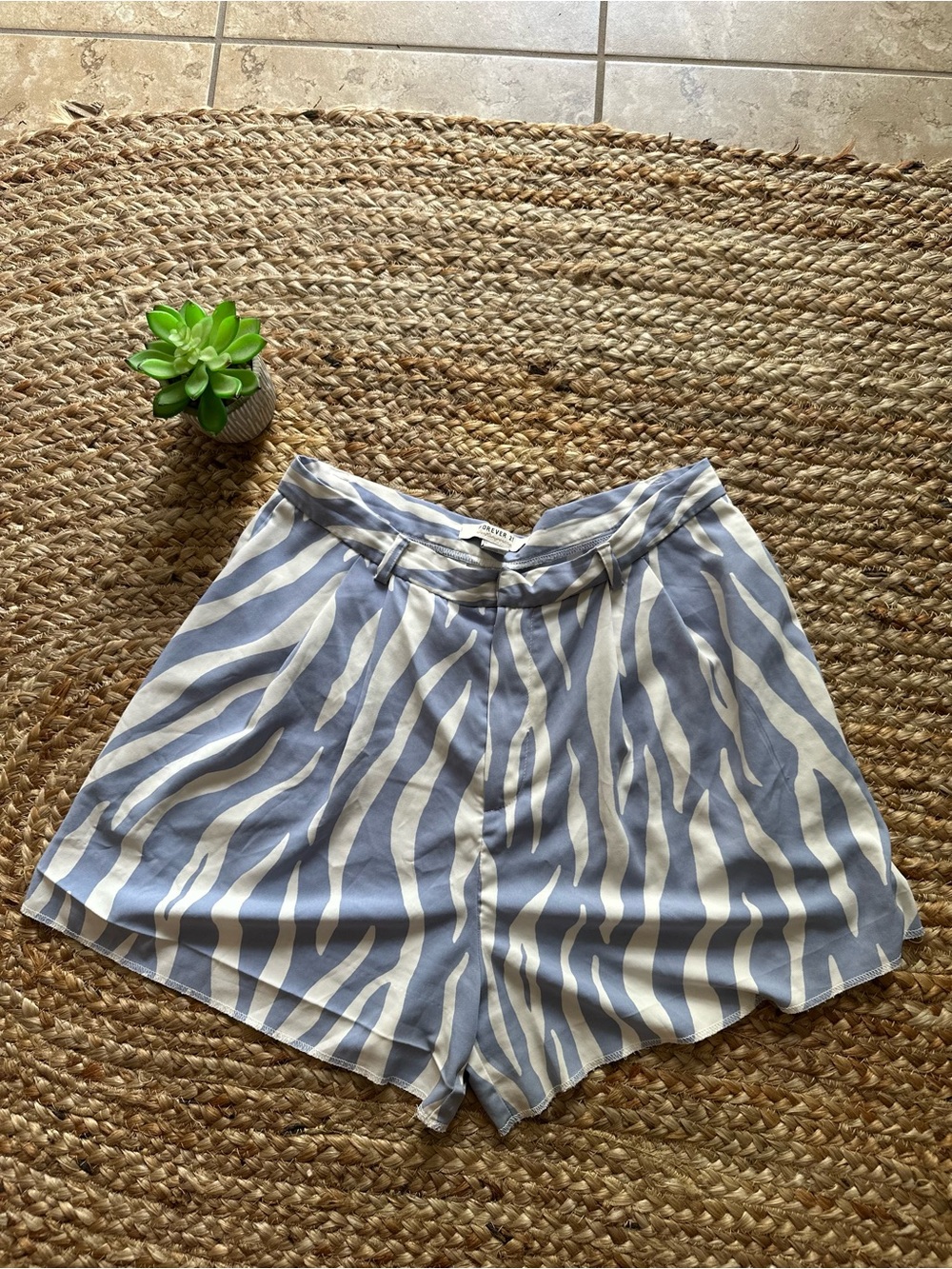 FLOWY ZEBRA SATIN SHORTS